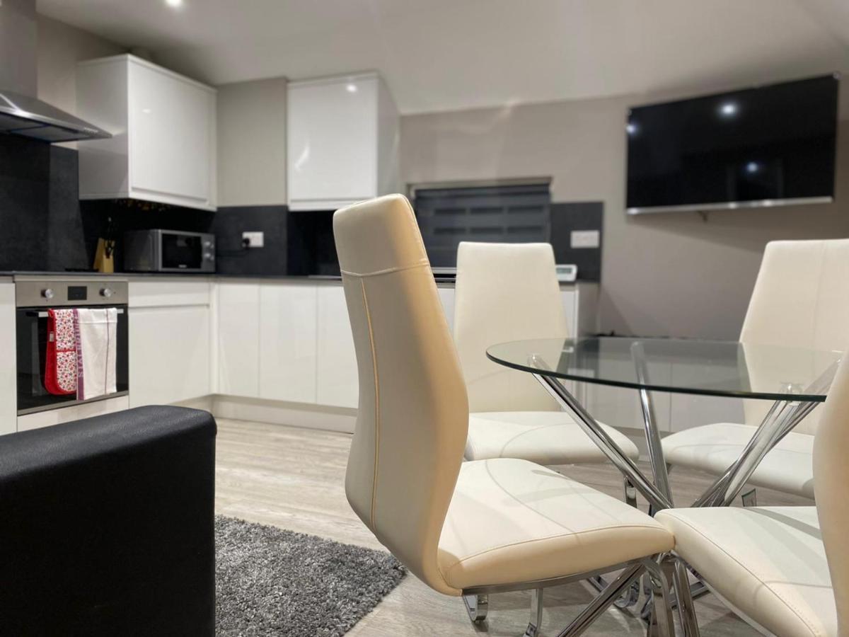 Amazing Central High Street Self Contained Apartments By Syl Watford  Kültér fotó