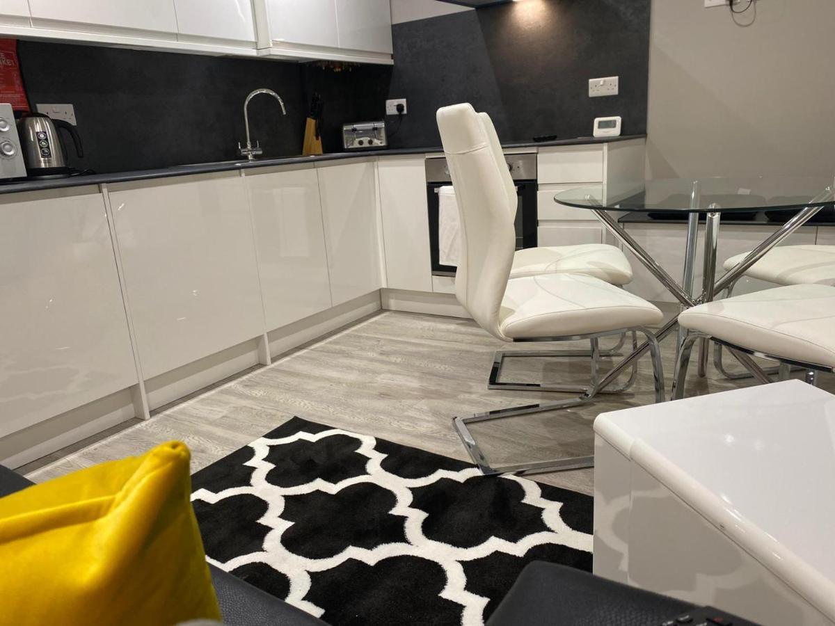 Amazing Central High Street Self Contained Apartments By Syl Watford  Kültér fotó