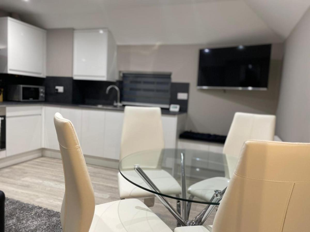 Amazing Central High Street Self Contained Apartments By Syl Watford  Kültér fotó